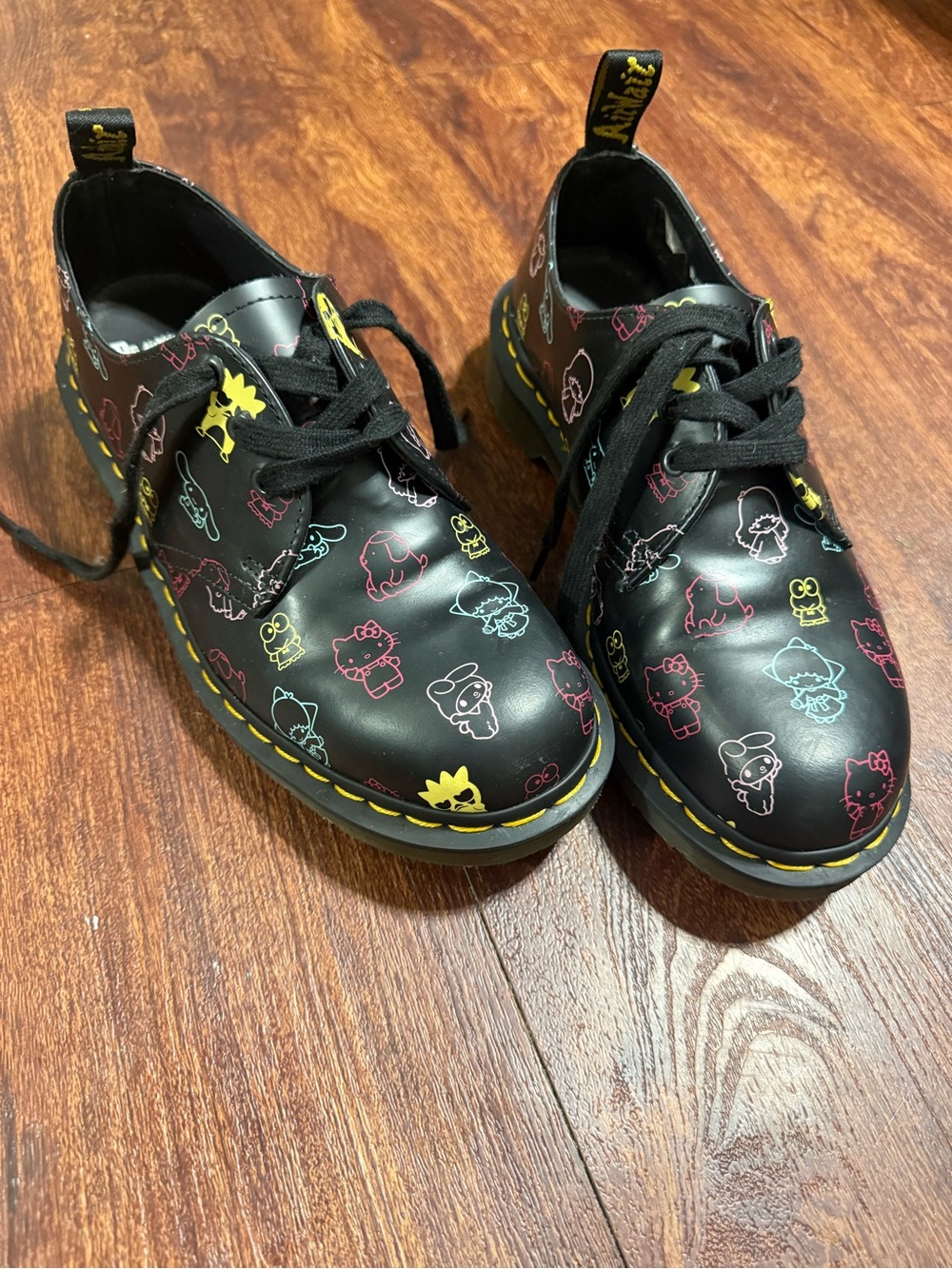 Like-new Dr. Martens Hello Kitty & Friends, Oxford shoes, black, size 9